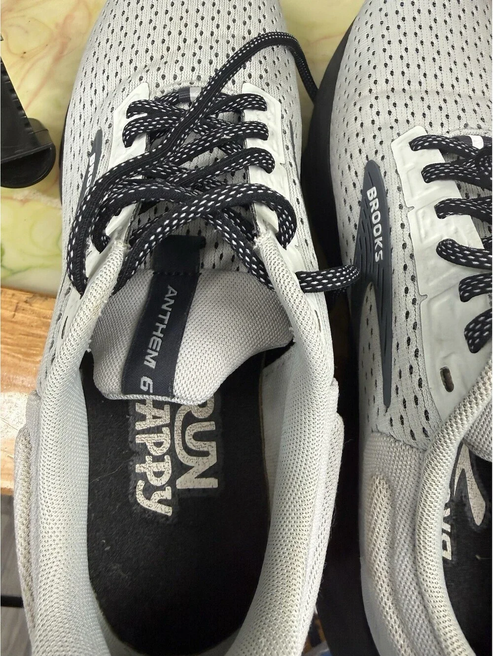 Brooks Anthem 6 Grey/Blackened Pearl Low Top Lace-Up Men's Sneaker Mesh